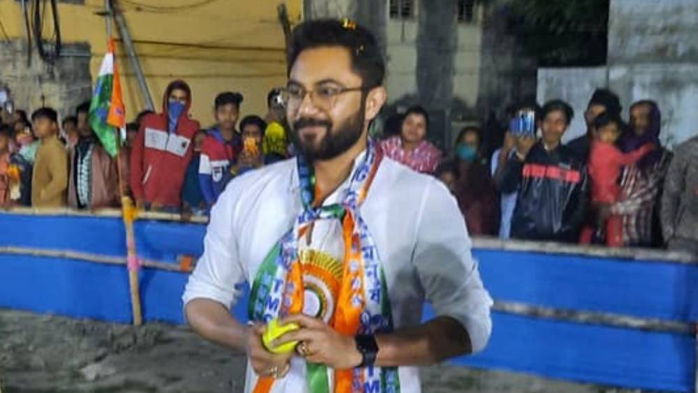  রাজনীতিতে অবশ্য পরাজয়েও বিরতি আসেনি। ২০১৬ সালের পরে দ্বিতীয় বার বিধানসভা নির্বাচনে মনোনয়নপত্র পেশ করলেন সোহম। নির্বাচন কমিশনে হলফনামায় তিনি জানিয়েছেন, ২০১৯-২০ আর্থিক বছরে তাঁর উপার্জনের পরিমাণ ৫২ লক্ষ ৬৭ হাজার ১৫০ টাকা। তার আগের বছর এই পরিমাণ ছিল ৬৮ লক্ষ ৭ হাজার ৭০ টাকা।