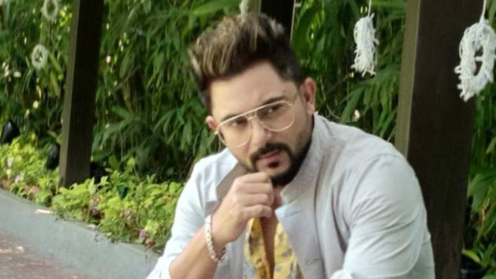 প্রথম ফ্ল্যাটটি তিনি কিনেছিলেন ২০১০ সালে। দ্বিতীয়টি কেনা তার ৭ বছর পরে। দু’টি ফ্ল্যাটের বর্তমান বাজারমূল্য প্রায় ২ কোটি ৬০ লক্ষ টাকা। এইচডিএফসি ব্যাঙ্ক থেকে তিনি ২৮,৬০,১২৬ টাকার গাড়িঋণ এবং অ্যাক্সিস ব্যাঙ্ক থেকে ১,৪২,২২,৭৯৫ টাকার গৃহঋণ নিয়েছেন বলে সোহম জানিয়েছেন হলফনামায়।