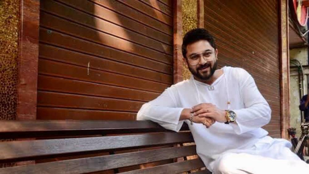 রাজনীতির পাশাপাশি সোহমের ব্যস্ততা তুঙ্গে টলিপাড়াতেও। ‘বাজিমাত’, ‘প্রেম আমার’, ‘ফান্দে পড়িয়া বগা কান্দে রে’, ‘বোঝে না সে বোঝে না’, ‘গ্যাংস্টার’, ‘শুধু তোমারই জন্য’, ‘জামাই বদল’-সহ একাধিক বাণিজ্যসফল ছবির নায়ক সোহম কাজ করছেন ওয়েব সিরিজেও। মুক্তির অপেক্ষায় দিন গুনছে তাঁর বেশ কিছু ছবি। এ বারের নির্বাচনে সোহম বিধানসভায় পা রাখতে পারেন কিনা, দেখার অপেক্ষায় তাঁর অনুরাগীরা।