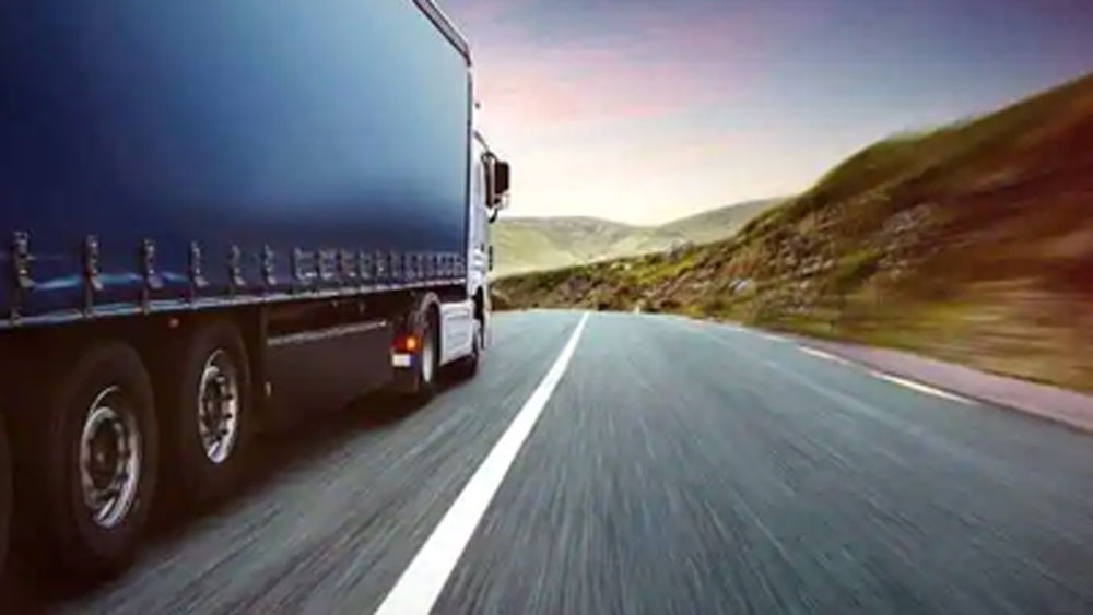 কিন্তু কোটি কোটি টাকার মালিক হলেও মাটির কাছাকাছি থাকতেই পছন্দ করেন প্যায়ারে। সাহায্য করার চেষ্টা করেন দুঃস্থদের।