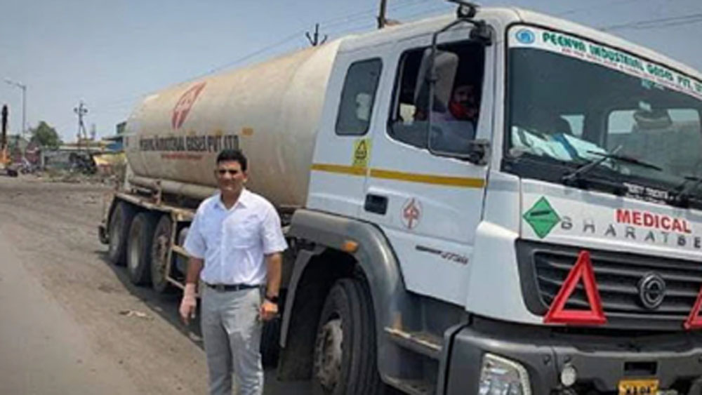 প্যায়ারে খানের জন্ম নাগপুরের তাজবাগের বস্তিতে। ১৯৯৫ সাল থেকেই তিনি নাগপুর রেল স্টেশনের বাইরে কমলালেবুর ঝুড়ি নিযে বসতেন। যাতায়াতের পথে যাত্রীরা তাঁর থেকে কমলালেবু কিনতেন।