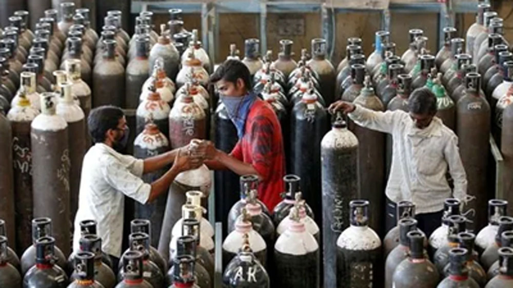 ইতিমধ্যে ৮৫ লাখ টাকার ৪০০ মেট্রিক টন তরল অক্সিজেন দিয়ে সাহায্য করেছেন তিনি।