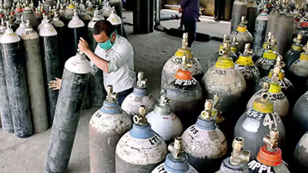 তিনি প্যায়ারে খান। শুধু কোটি কোটি টাকা উপার্জন করে নিজের ব্যাঙ্ক ব্যালান্স বাড়াননি তিনি, এই অতিমারি পরিস্থিতিতে অক্সিজেন দান করে নাগপুরের বাইরে এবং ভিতরে একাধিক হাসপাতালে সাহায্যও করেছেন।