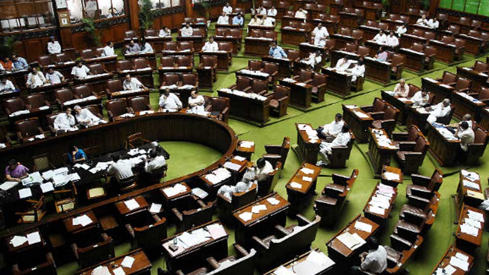 বাংলায় প্রথম সাধারণ নির্বাচনে মোট ভোটার ছিলেন ১ কোটি ২৮ লক্ষ জন। বিধানসভায় ২৩৮টি আসনের মধ্যে ১৫০টি আসনে জয়ী হয়েছিল কংগ্রেস। মূল প্রতিদ্বন্দ্বীদের মধ্যে সিপিআই ২৮টি, কিষাণ মজদুর প্রজা পার্টি ১৫টি, ফরওয়ার্ড ব্লক (মার্ক্সসিস্ট গ্রুপ) ১১টি এবং ভারতীয় জনসংঘ পেয়েছিল ৯টি আসন।