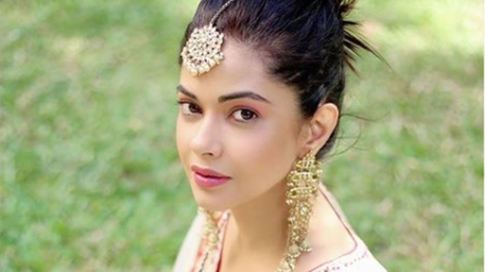 মীরার জন্ম দিল্লিতে। ১৯৮৩ সালে। মূলত দক্ষিণী ছবির নায়িকা তিনি। মডেলিং থেকেই তাঁর অভিনয়ে আসা।