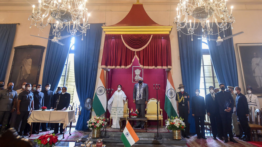 জাতীয় সঙ্গীত দিয়ে শুরু হয় অনুষ্ঠান। 