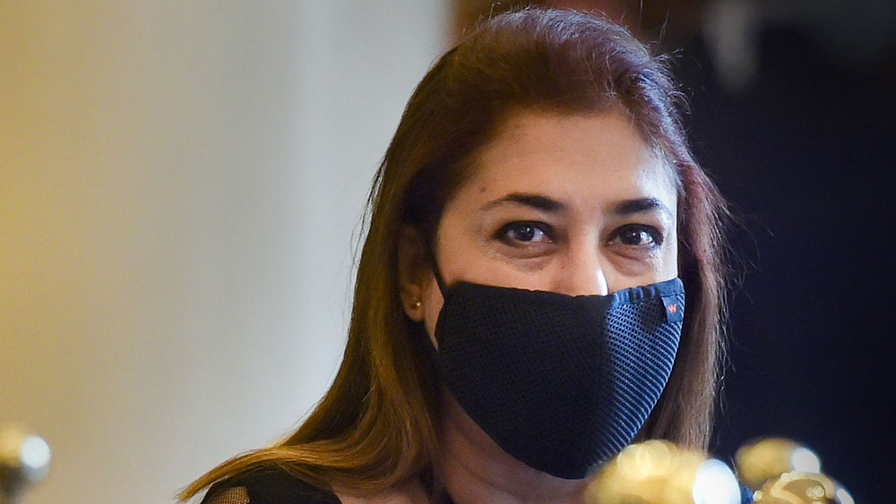 রাজভবনে শতাব্দী। 