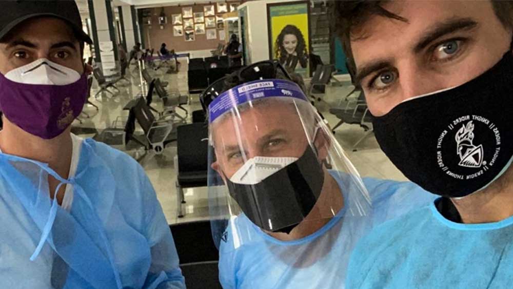 প্যাট কামিন্স, ডেভিড হাসির আপাতত ঠিকানা মালদ্বীপ। ছবি - টুইটার। 