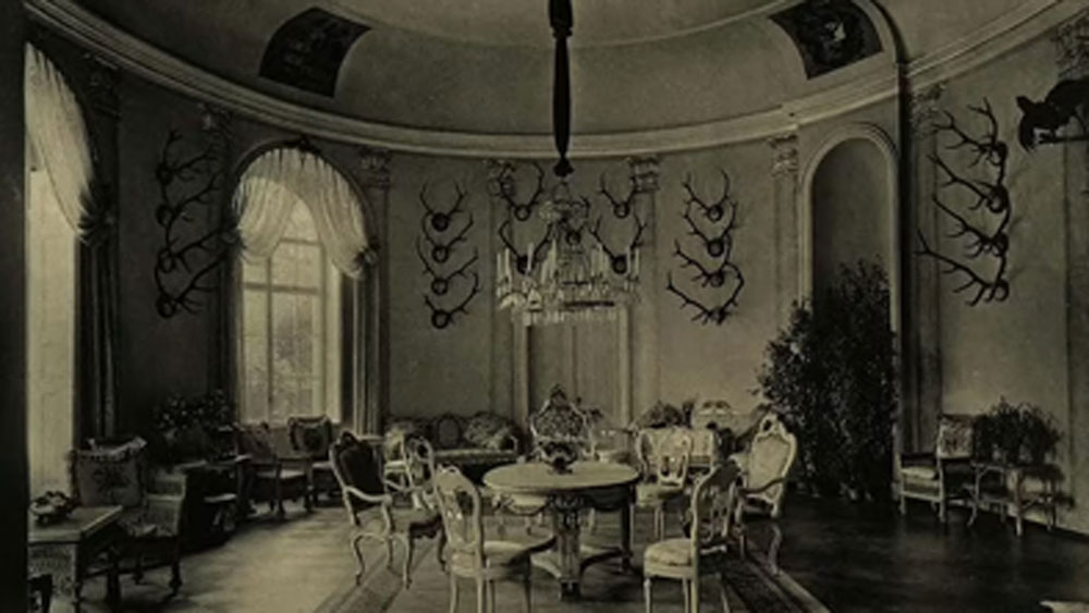 মিনকওস্কিইয়ের এই প্রাসাদে এক সময় বহু মানুষের যাতায়াত ছিল। তাঁদের মধ্যেই এক জন ছিলেন ভন স্টেইন। ভন নিযুক্ত ছিলেন হিটলারের সেনাবিাহিনীতে।