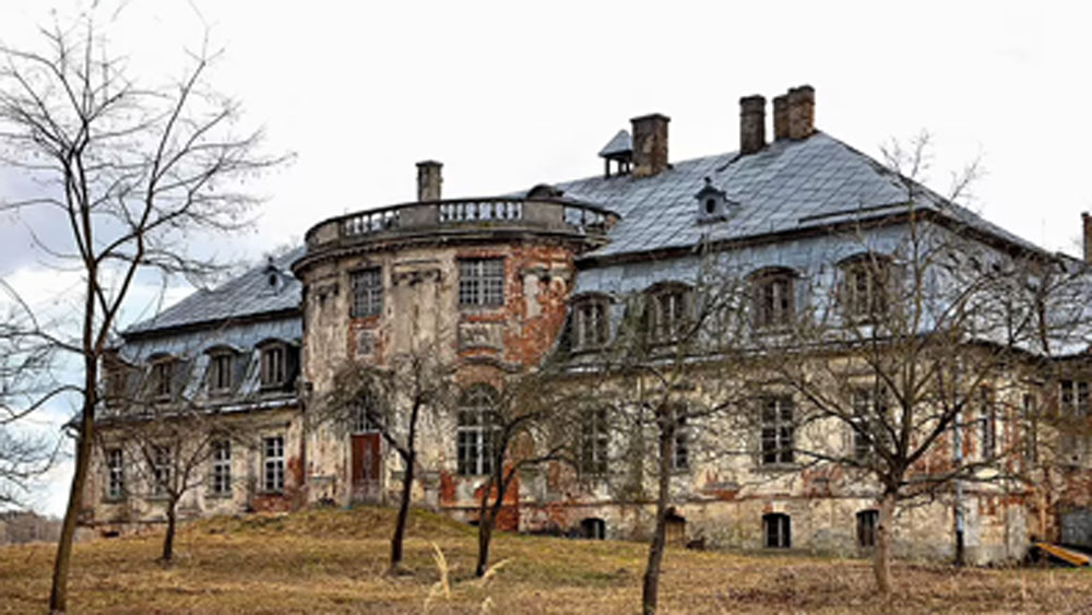 এই প্রাসাদে তাঁর প্রেমিকা থাকতেন। প্রেমিকার সঙ্গে দেখা করতে আসতেন তিনি। কখনও কখনও প্রাসাদে থেকেও যেতেন।