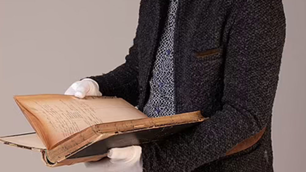 এই প্রাসাদে সে সময় মূলত নাৎসি বাহিনীর পতিতালয় ছিল। সেই সূত্রেই এই প্রাসাদে যাতায়াত শুরু হয়েছিল ভন এবং অন্যান্য হিটলারের সেনার। সেনাবাহিনীর প্রভাবশালী লোকেদের নিত্য যাতায়াত ছিল এখানে।