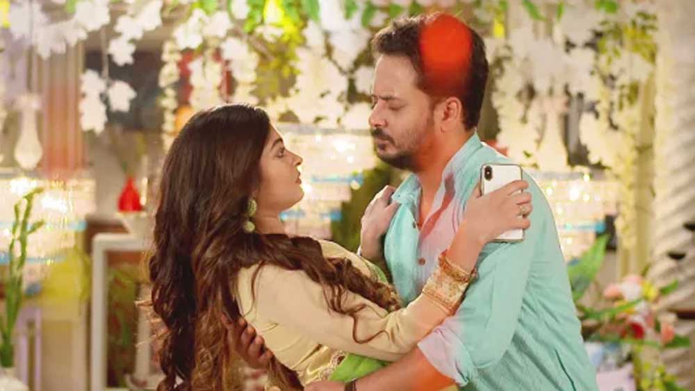 ‘দেশের মাটি’ ধারাবাহিকে রাহুল এবং রুক্মা।