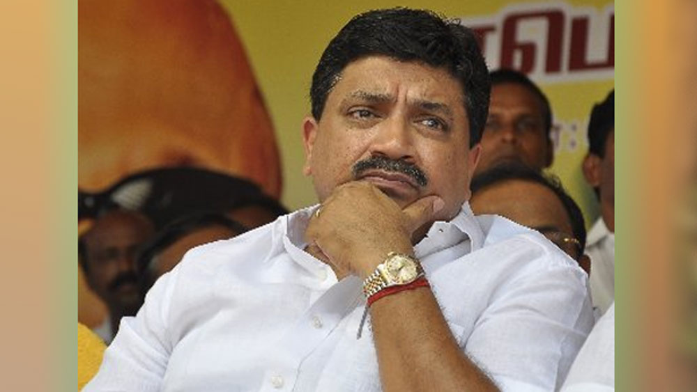 তালিকা অনুযায়ী তামিলনাড়ুর নতুন মন্ত্রিসভায় ৩২ জন শপথ নিয়েছেন। তাঁদের মধ্যে যেমন বর্ষীয়ান রাজনৈতিক নেতা থাকছেন, তেমনই থাকছেন ১৫টি নতুন মুখ এবং ২ জন মহিলা।