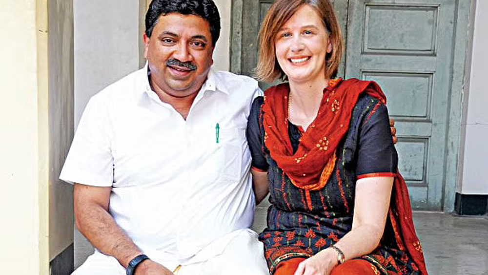 নিউ ইয়র্কের স্টেট ইউনিভার্সিটি থেকে হিউম্যান ফ্যাক্টরস ইঞ্জিনিয়ারিংয়ের উপর পিএইচডি করেছেন তিনি।