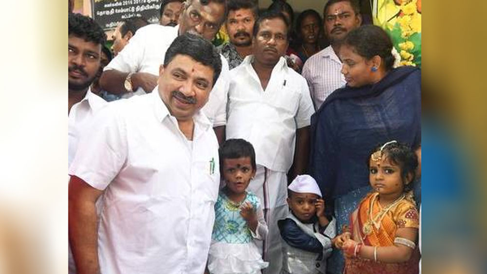 তামিলনাড়ুর অর্থ এবং মানবোন্নয়ন দফতরের দায়িত্ব রয়েছে তাঁর হাতে।