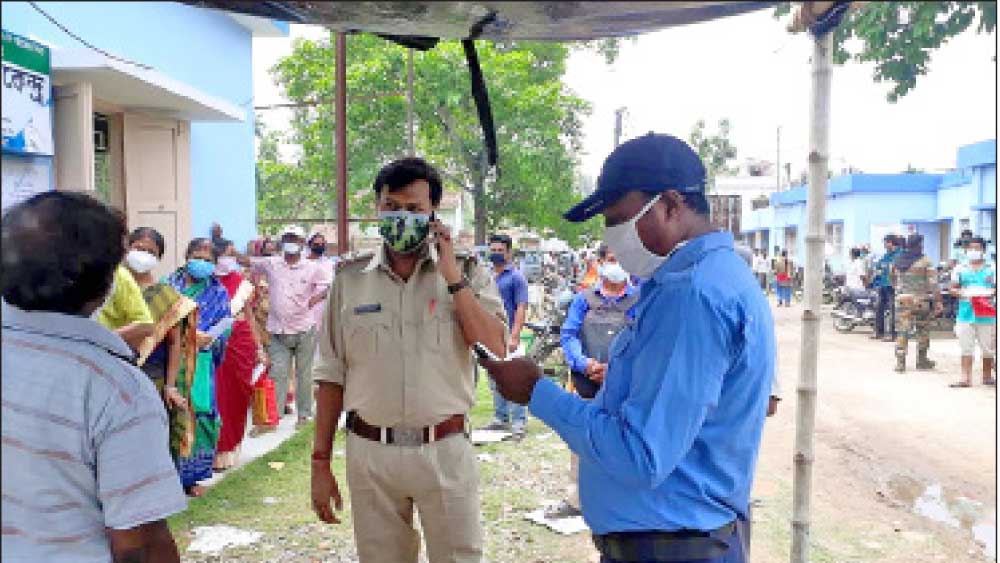 Coronavirus in West Bengal: chaos regarding queue for vaccination in Panchla