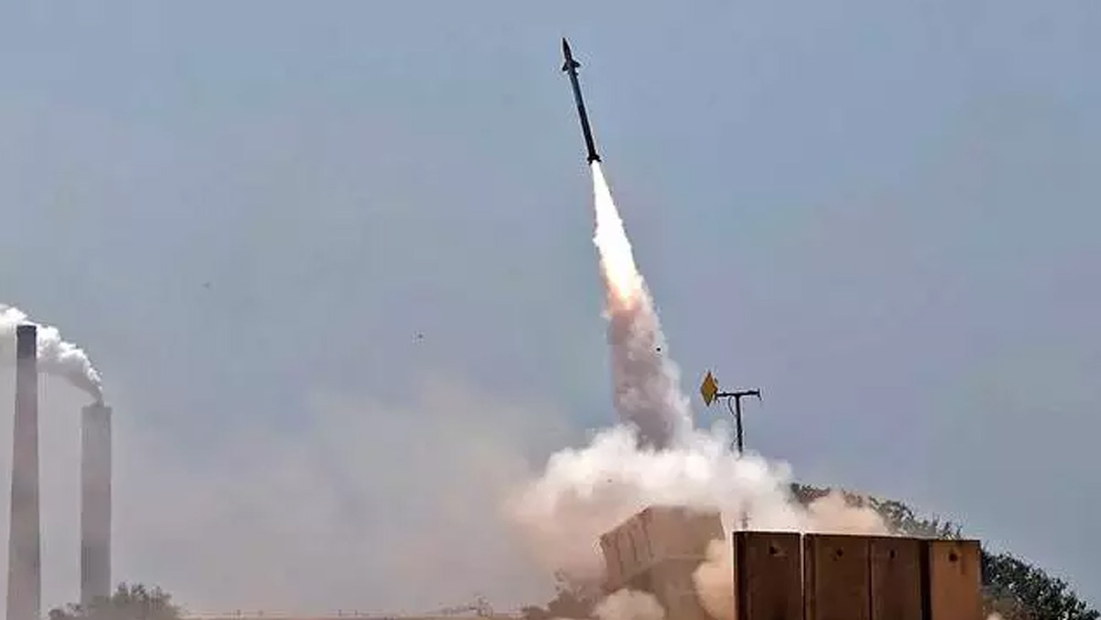 ইজরায়েল অধিকৃত গাজ়া ভূখণ্ড এবং জেরুসালেমের একাংশে সোমবার হঠাৎই হামলা চালিয়েছিল হামাস জঙ্গিরা। উড়ে এসেছিল ঝাঁকে ঝাঁকে রকেট।