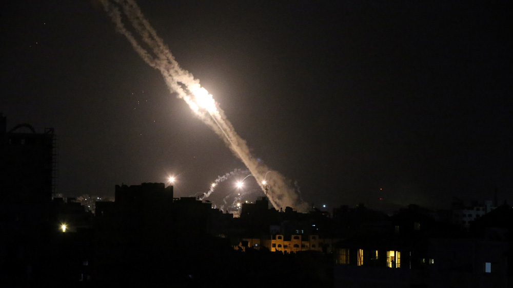 বিশেষজ্ঞদের মতে, ২০১৪ সালের পর এত বড় যুদ্ধ এই প্রথম দেখছে ইজরায়েল। এই হামলার পাল্টা জবাব দিয়েছে ইজরায়েলও। দুই পক্ষের সঙ্ঘর্ষে মৃত্যু হয়েছে একাধিক মানুষের।