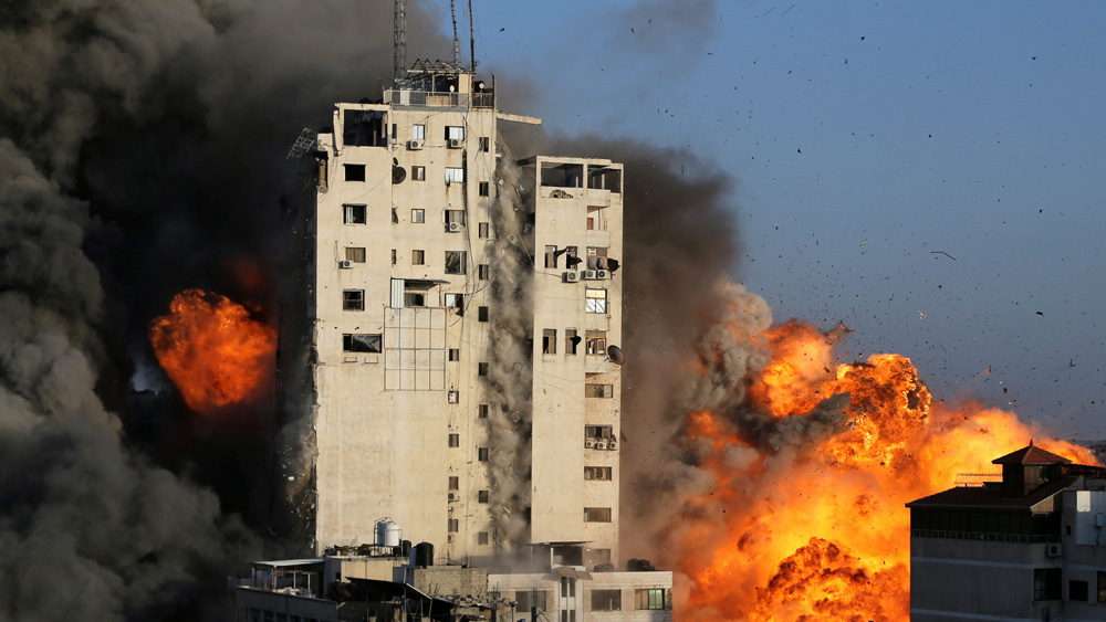 দিনে, রাতে এবং সমস্ত আবহাওয়াতেই একই ভাবে কাজ করে চলে আয়রন ডোম। ইজরায়েলের পরে আমেরিকাও এই প্রতিরক্ষা ব্যবস্থা গড়ে তুলেছে। আমেরিকার ‘আয়রন ডোম’-এর নাম স্কাই হান্টার।