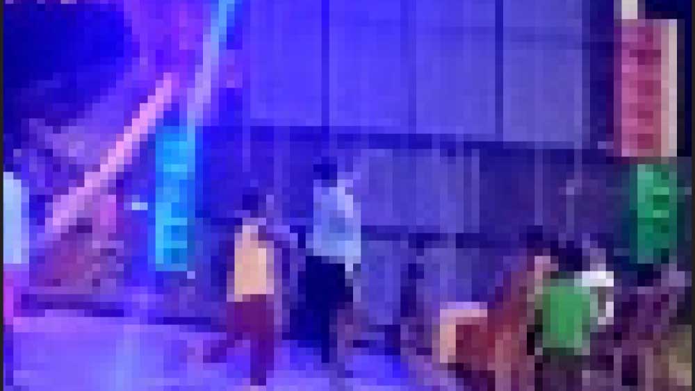 বাজছে বিশালাকৃতির ডিজে বক্স। কাঁথিতে। নিজস্ব চিত্র।