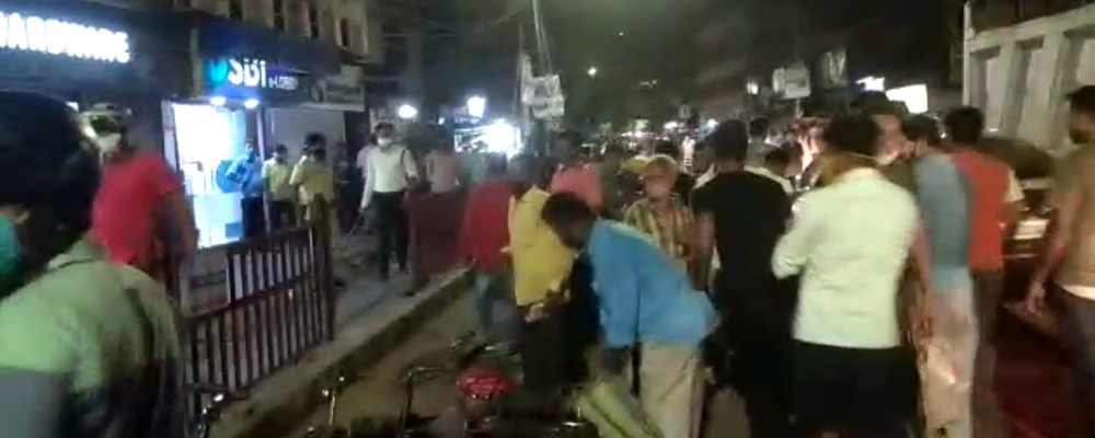 শিবপুরে পুলিশের লাঠিচার্জ।