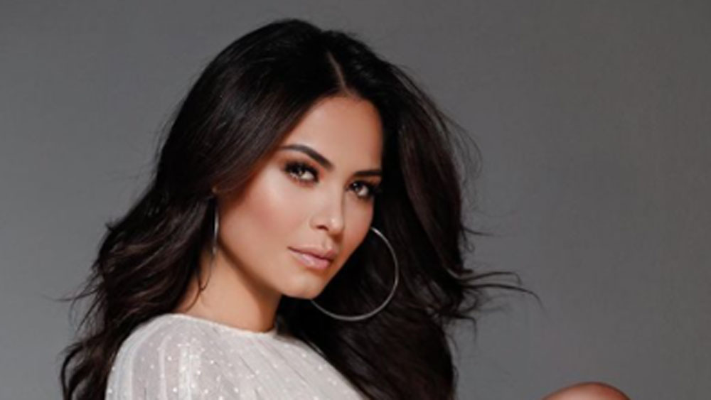 তারপর প্রথম ৫ জনের মধ্যে জায়গা করে নেওয়া এবং অবশেষে মিস ইউনির্ভাসের শিরোপা মাথায় তুলে নেন তিনি।