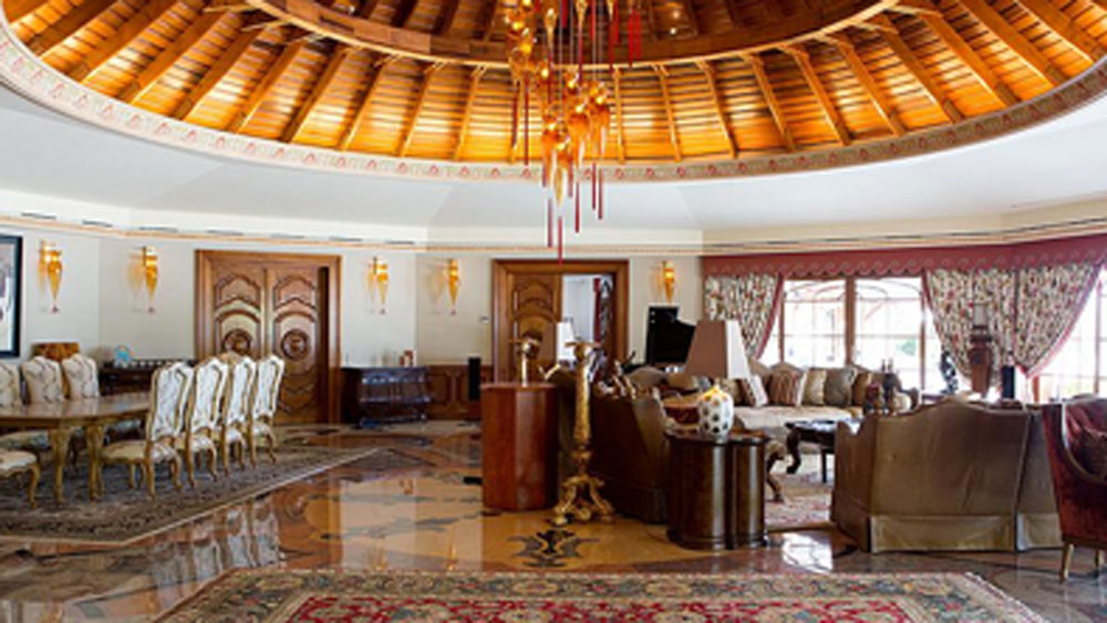 লন্ডন, মিয়ামি, নিউ ইয়র্ক থেকে সরাসরি বিমানও রয়েছে গ্রেনাডায়। এই দ্বীপটির জনপ্রিয়তার জন্যই এই বিমান পরিষেবার ব্যবস্থা।