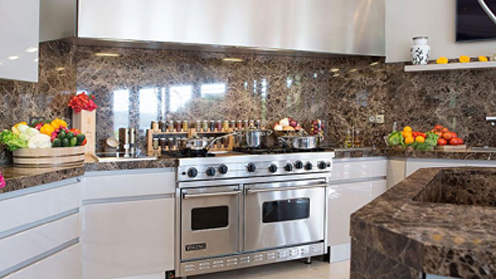 বিশ্বের প্রতিটি বিত্তবান মানুষের কাছেই এই দ্বীপটি জনপ্রিয়। গ্রেনাডা বিমানবন্দরের খুব কাছে রয়েছে দ্বীপটি।