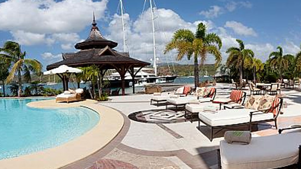 সমুদ্রে ঘেরা এই দ্বীপে যে রিসর্টটি রয়েছে তাতে ২০টি ঘর রয়েছে। শৌচাগার রয়েছে ১০টি।