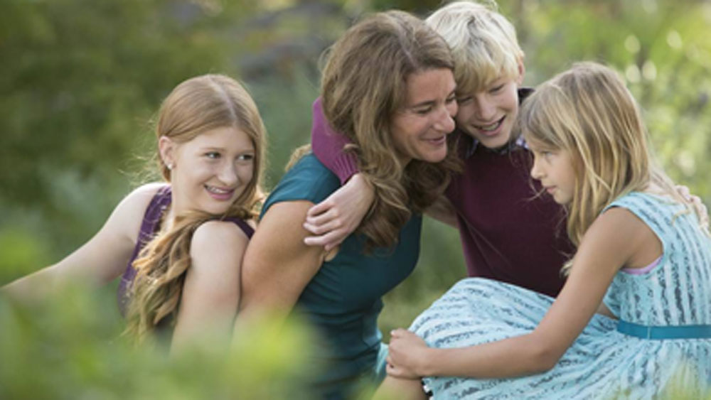 মাইক্রোসফট প্রতিষ্ঠাতা বিল গেটস-এর সঙ্গে বিচ্ছেদের পর নিজের মতো সময় কাটাতে চান মেলিন্ডা গেটস। ব্যক্তিগত বিষয় নিয়ে সংবাদমাধ্যমের টানাটানি যে তিনি একেবারেই পছন্দ করছেন না, তাও জানিয়েছেন তিনি।