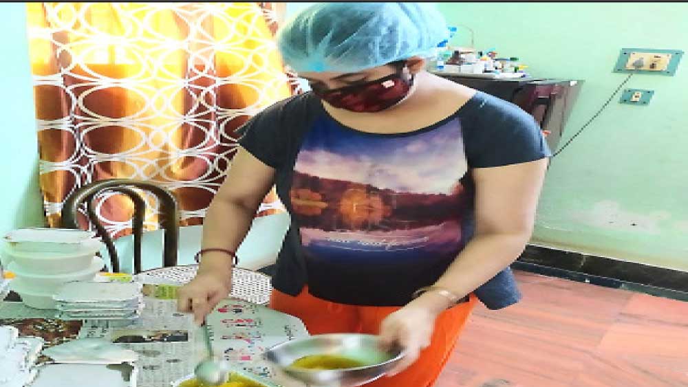 Coronavirus in West Bengal: community kitchen by 5 girls from Jhargram for COVID patients