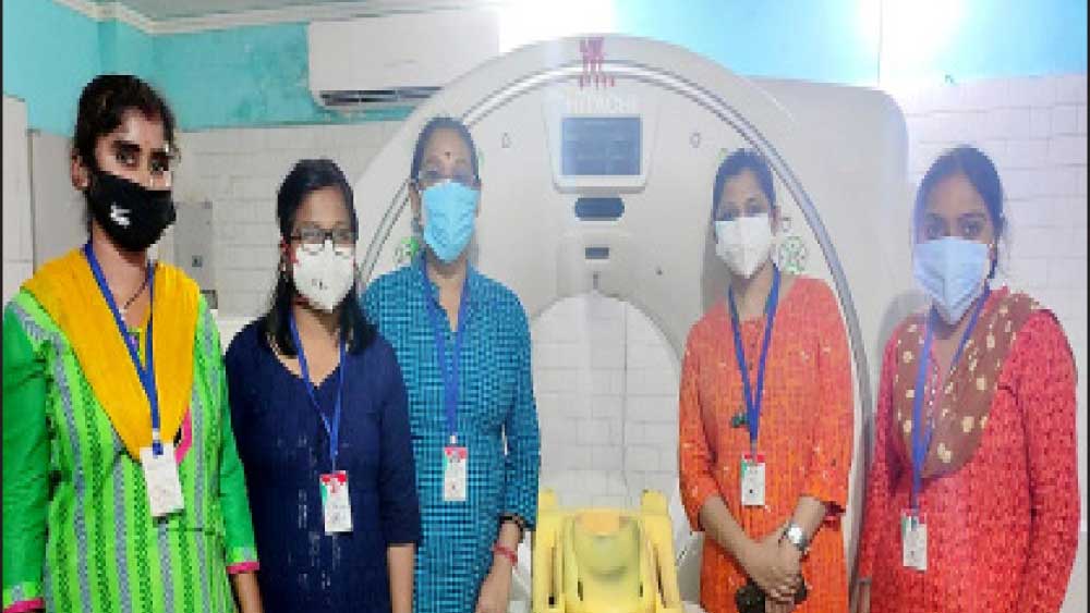 Coronavirus in West Bengal: 5 lady technicians of private lab are performing CT scan of COVID-19 patients in Jalpaiguri district hospital