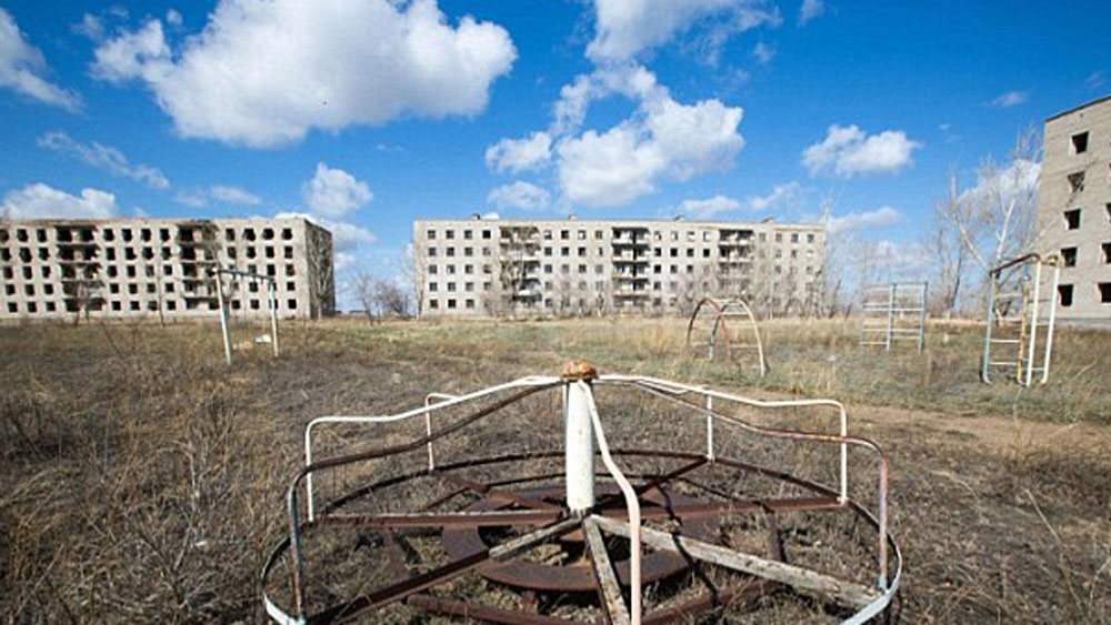 এই রিপোর্ট সামনে আসার পরই এই গ্রাম থেকে বাসিন্দাদের অন্যত্র সরিয়ে নিয়ে যাওয়া হয়। ধীরে ধীরে পরিস্থিতি স্বাভাবিক হয়।