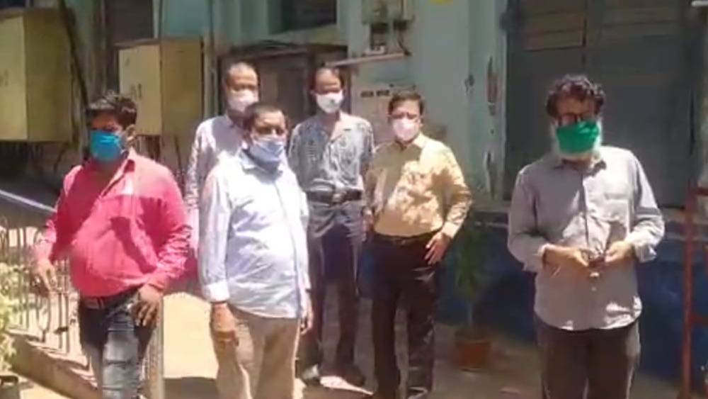 আশাকর্মীর  পরিবার  আক্রান্ত করোনায়, খাবার নিয়ে দরজায়  হাজির সহকর্মীরা