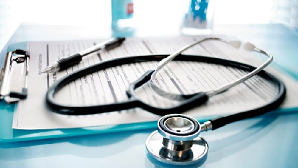 পড়াশোনাতে বরাবরই মনোযোগী ছিলেন রবি। স্কুলের গণ্ডি পেরনোর পর তিনি রাজস্থানের জয়পুরের মহাত্মা গাঁধী মেডিক্যাল কলেজ থেকে এমবিবিএস পাশ করেন।