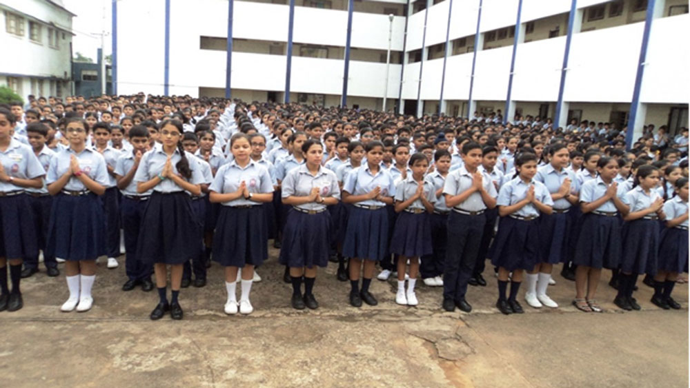 অন্ধ্রপ্রদেশের বিশাখাপত্তনমের নাভাল পাবলিক স্কুল থেকে তাঁর পড়াশোনা। দশম শ্রেণিতে পড়ার সময়ই তিনি কেবিসি-তে অংশ নিয়েছিলেন।