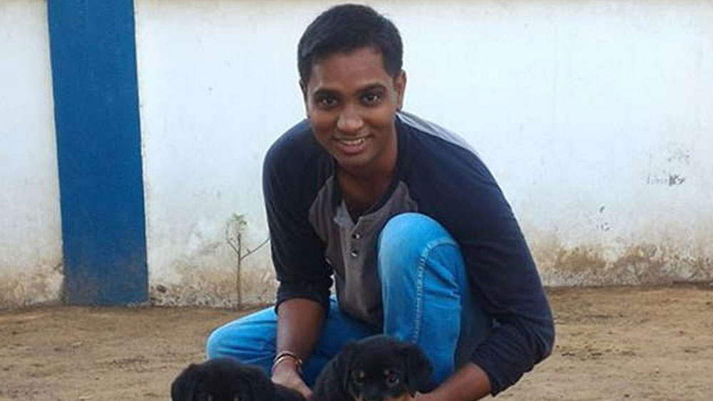 ৩৩ বছরের এই তরুণ আইপিএস অফিসারের আরও একটি পরিচয় রয়েছে। মূলত সেই পরিচয়েই তাঁকে প্রথম চেনে দেশ।