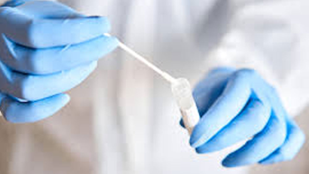 ধীরে ধীরে সুস্থ হয়ে ওঠেন তাঁর বাবা। বাবার মতো রোগীদের জন্য এবং নিজের মতো পরিবারের অসহায় মানুষগুলোর কথা ভেবে তাই নিজের আবাসনেই ওষুধ, অক্সিজেন, শয্যা-সহ সমস্ত সুবিধা নিয়ে তৈরি করে ফেললেন কোভিড কেন্দ্র।