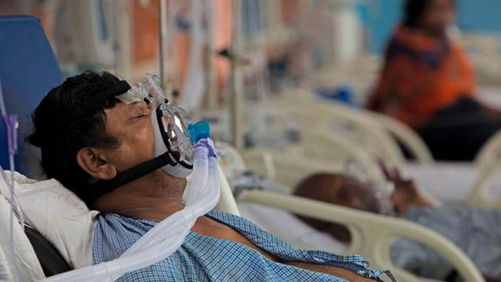 অতিমারির কবল থেকে যেখানে কোনও অঞ্চল রেহাই পায়নি, সেখানে একটা আস্ত গ্রাম কী ভাবে এখনও নিজেদের বাঁচিয়ে রেখেছে? সত্যিই কি এই গ্রামে এখনও একটিও সংক্রমণের ঘটনা ঘটেনি?