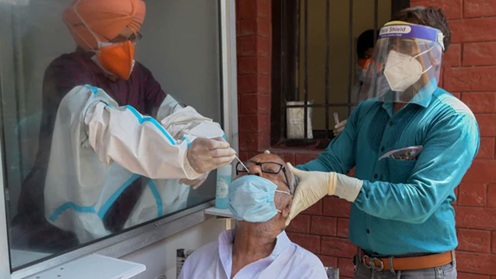 প্রশ্নের উত্তর খুঁজতে গত জানুয়ারিতে প্রশাসনের তরফে ৩২ জনের নমুনা সংগ্রহ করে কোভিড পরীক্ষা করা হয়। ওই ৩২ জনেরই ফলাফল নেগেটিভ এসেছে।