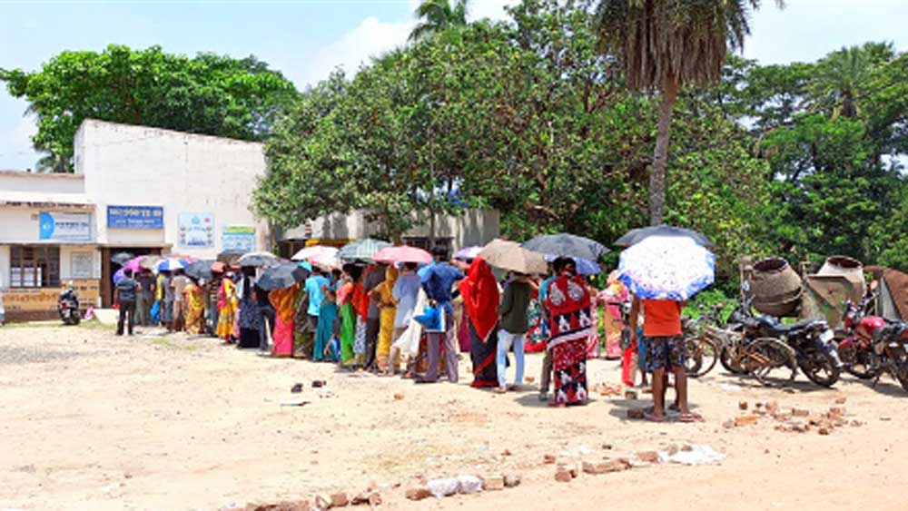 Coronavirus in West Bengal: distribution of coupon for vaccination by BDO of Bhangar 2