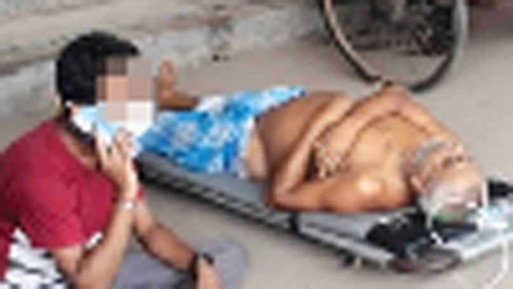 Coronavirus in West Bengal: Body of COVID-19 patient on floor of Mogra rural hospital for 4 hours
