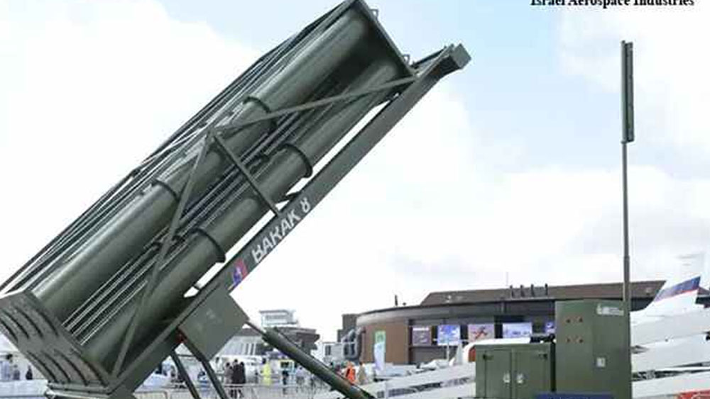 বারাক-৮। ধেয়ে আসা শত্রুপক্ষ থেকে ৩৬০ ডিগ্রি প্রতিরোধ গড়ে তুলতে সক্ষম এটিও। যে কোনও সময়, যে কোনও আবহাওয়ায় এটি কাজ করতে সক্ষম। ভারতের নৌসেনার কাছে রয়েছে এই হাতিয়ার।