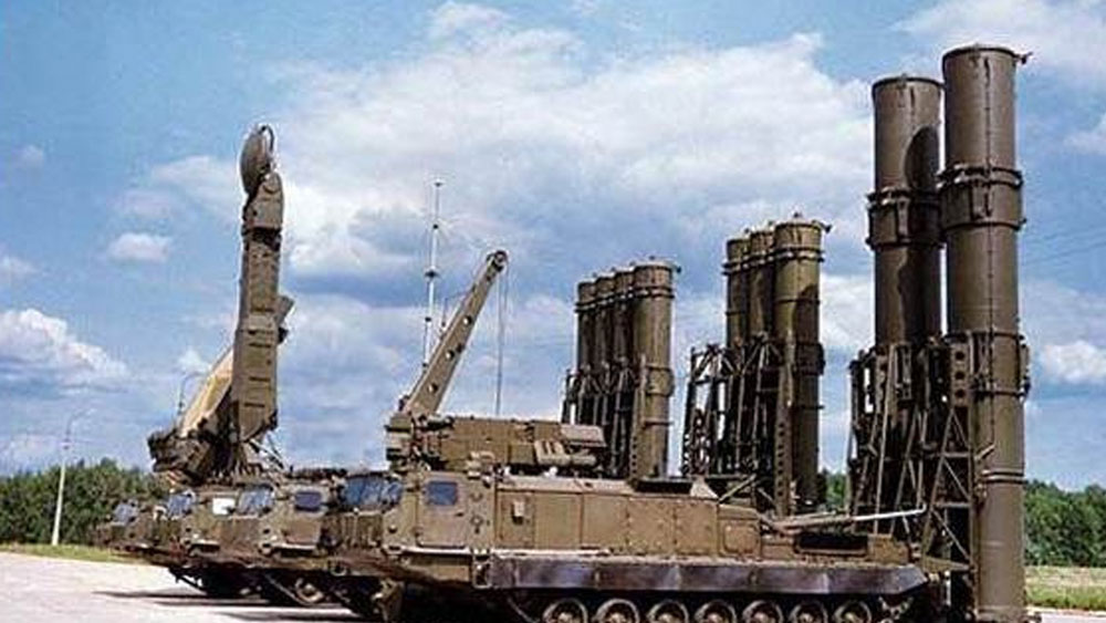 এস-৩০০ভিএম। এটিও রাশিয়ার দূরগামী অ্যান্টি-ব্যালিস্টিক ক্ষেপণাস্ত্র প্রতিরোধী ব্যবস্থা। আলমাজ-অ্যান্টে নামে এক সংস্থা এটি তৈরি করেছে। যে কোনও ক্ষেপণাস্ত্রকে ধ্বংস করে দিতে সক্ষম এটি।