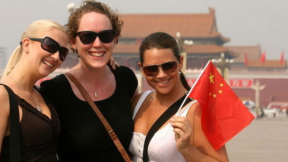 চিনে এই ধরনের কাজ নাকি আকছার দেখা যায়। এর জন্য মোটা টাকাও দেওয়া হয়। সঙ্গে থাকে প্রচুর লোভনীয় উপহার।