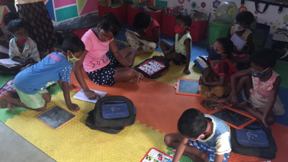 Covid 19: A HS student teaches students in Shanti Niketan dgtld