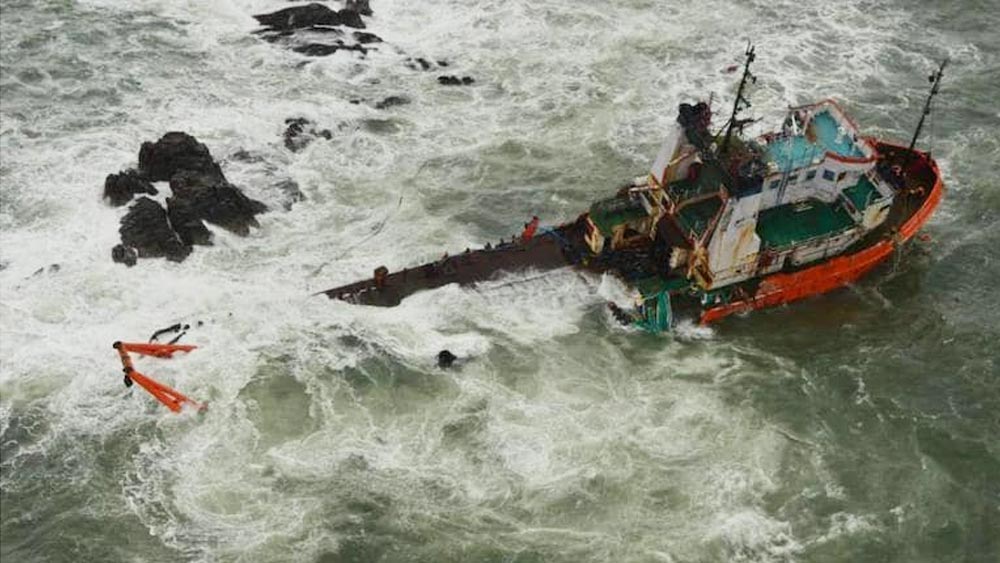 তাঁরা কাতারের বেসরকারি সংস্থায় কর্মরত ছিলেন। তাঁদের বিরুদ্ধে ইজ়রায়েলে চরবৃত্তির অভিযোগ উঠেছিল।