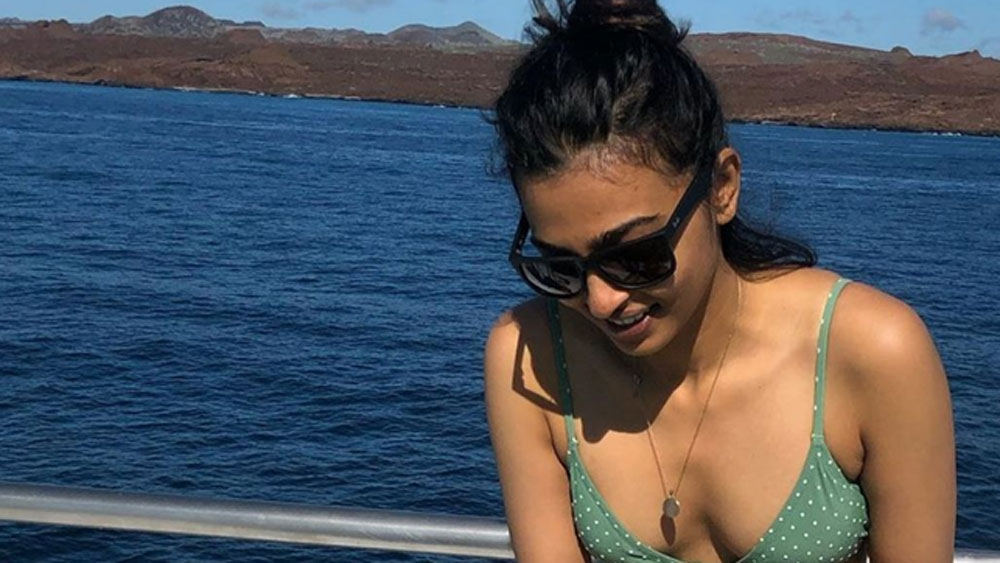 তিনি রাধিকা আপ্টে। বলিউডের অন্যতম সাহসী নায়িকা হিসাবেই পরিচিত। তাঁর ছকভাঙা অভিনয় বারবারই দর্শকদের প্রশংসা কুড়িয়েছে।