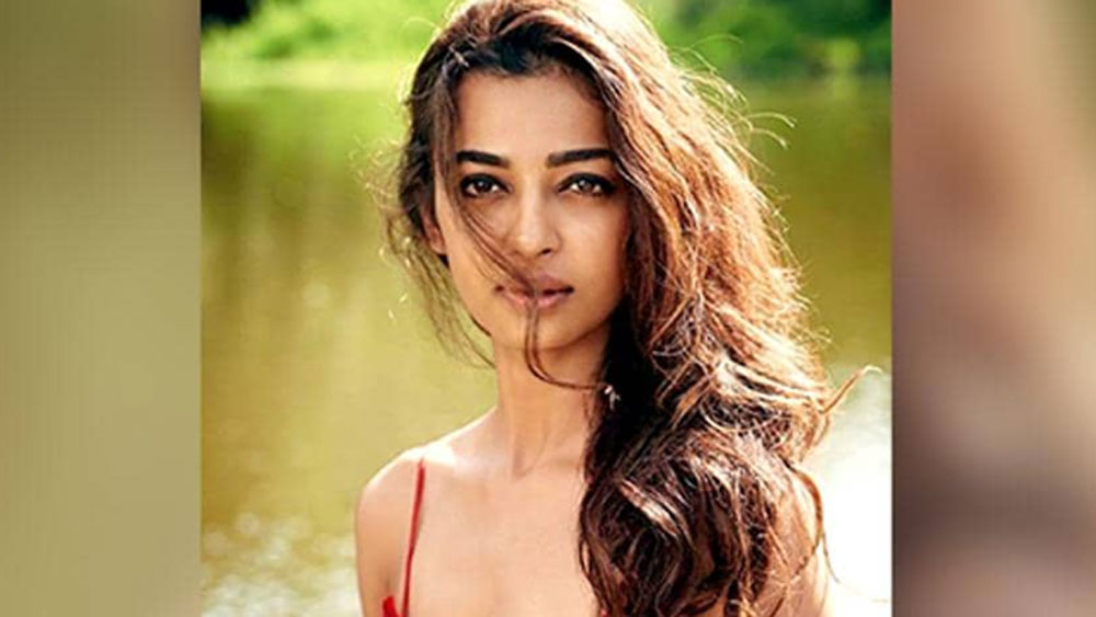 বিষয়টি রাধিকার একটু অদ্ভুত লেগেছিল। তা সত্ত্বেও রাধিকা অডিশন দিতে যান। হোটেলের খুব অপরিষ্কার ঘরে রাধিকার থাকার ব্যবস্থা করা হয়েছিল।