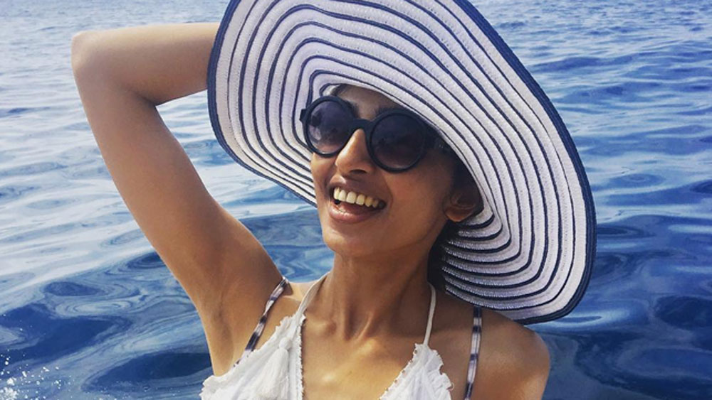 শেষে রাধিকা বিরক্তি প্রকাশ করলে দ্রুত তাঁর অডিশনের ব্যবস্থা করা হয়। রাধিকার দাবি, প্রথমে ওই পরিচালক ১০-১২ লোক নিয়ে তাঁর কাছে যান।